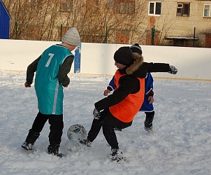 Соревнования по мини-футболу на снегу